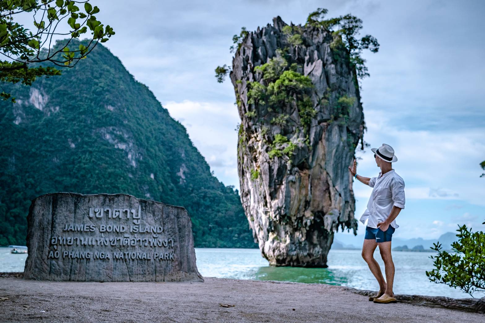 Luxury Boat to James Bond Islands with Lunch and Sunset Dinner