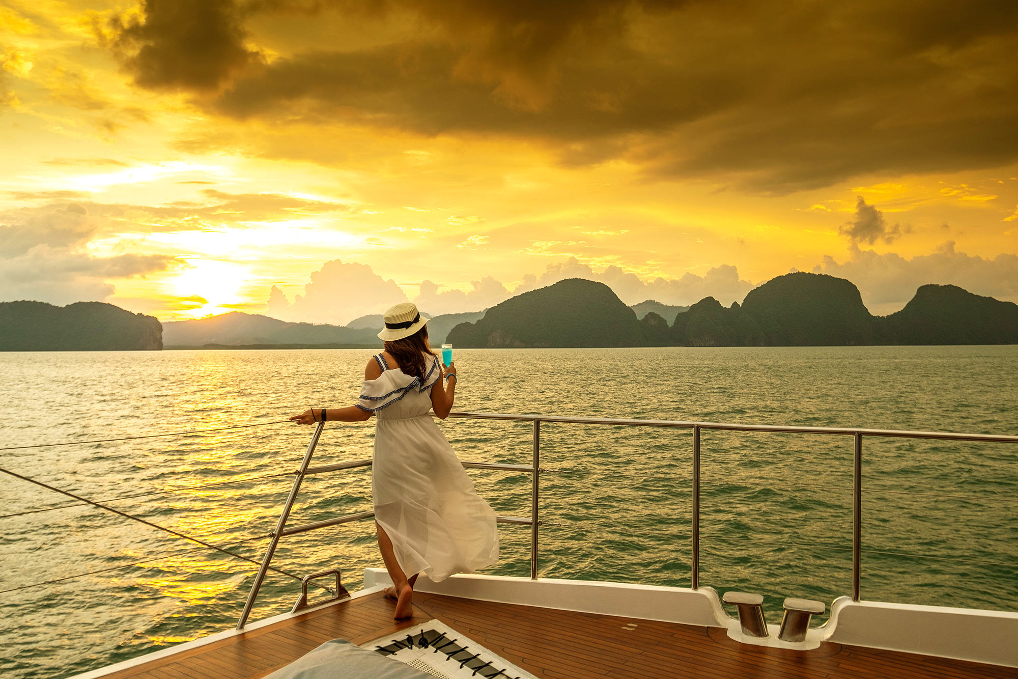 Luxury Boat to James Bond Islands with Lunch and Sunset Dinner