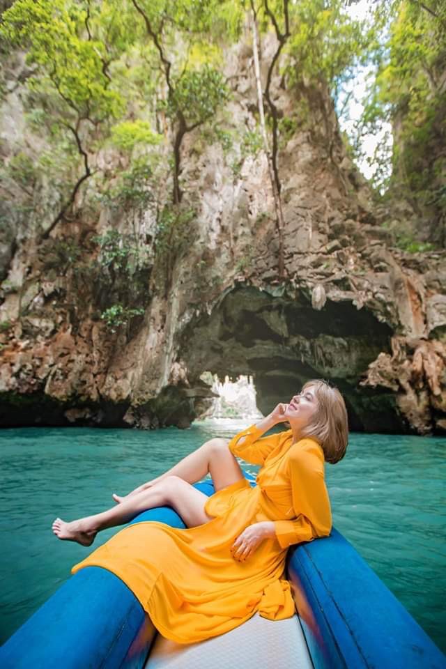 Luxury Boat to James Bond Islands with Lunch and Sunset Dinner