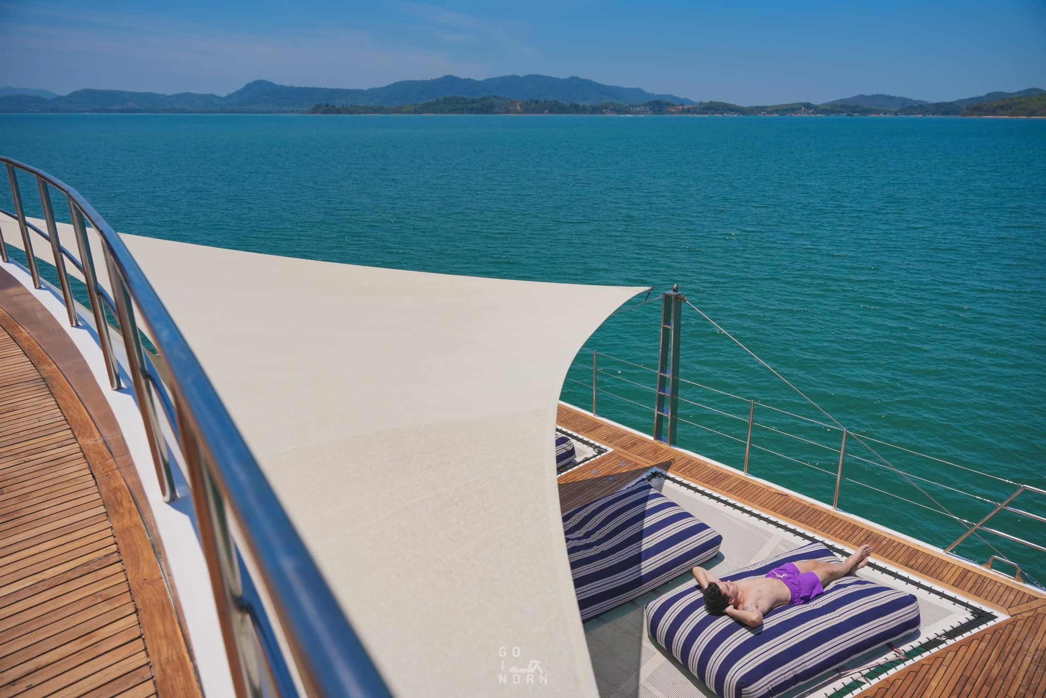 Luxury Boat to James Bond Islands with Lunch and Sunset Dinner