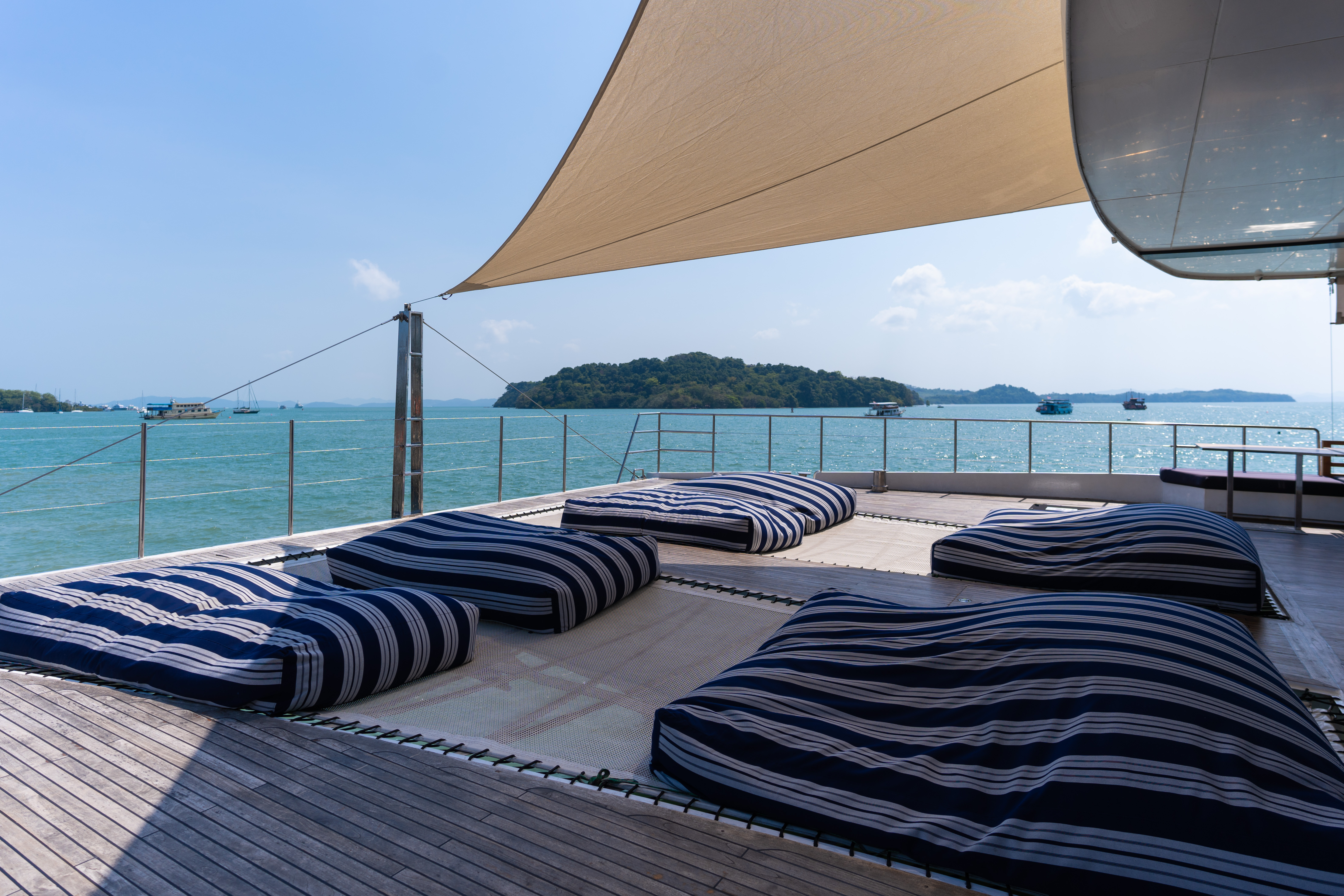 Luxury Boat to James Bond Islands with Lunch and Sunset Dinner