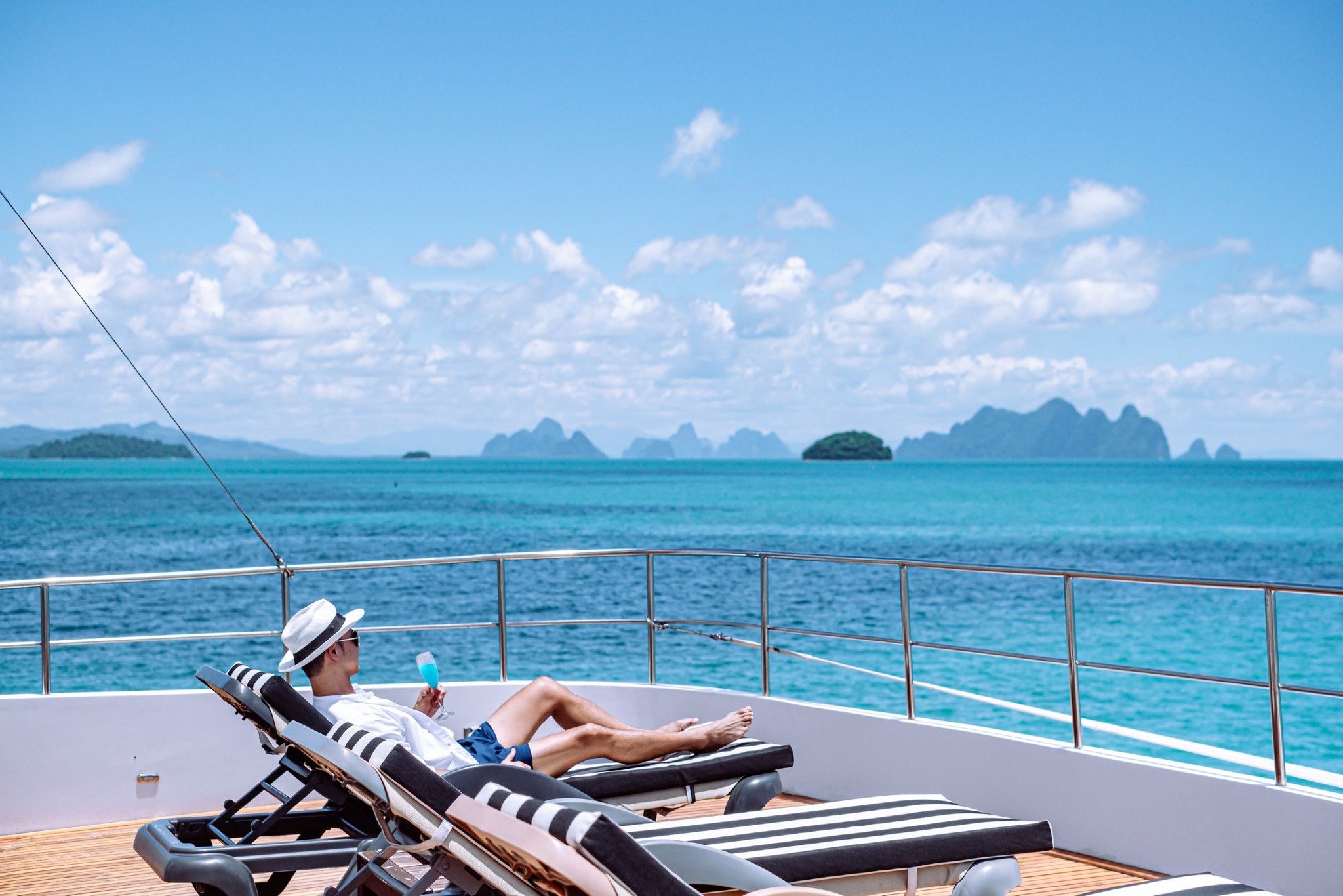 Luxury Boat to James Bond Islands with Lunch and Sunset Dinner