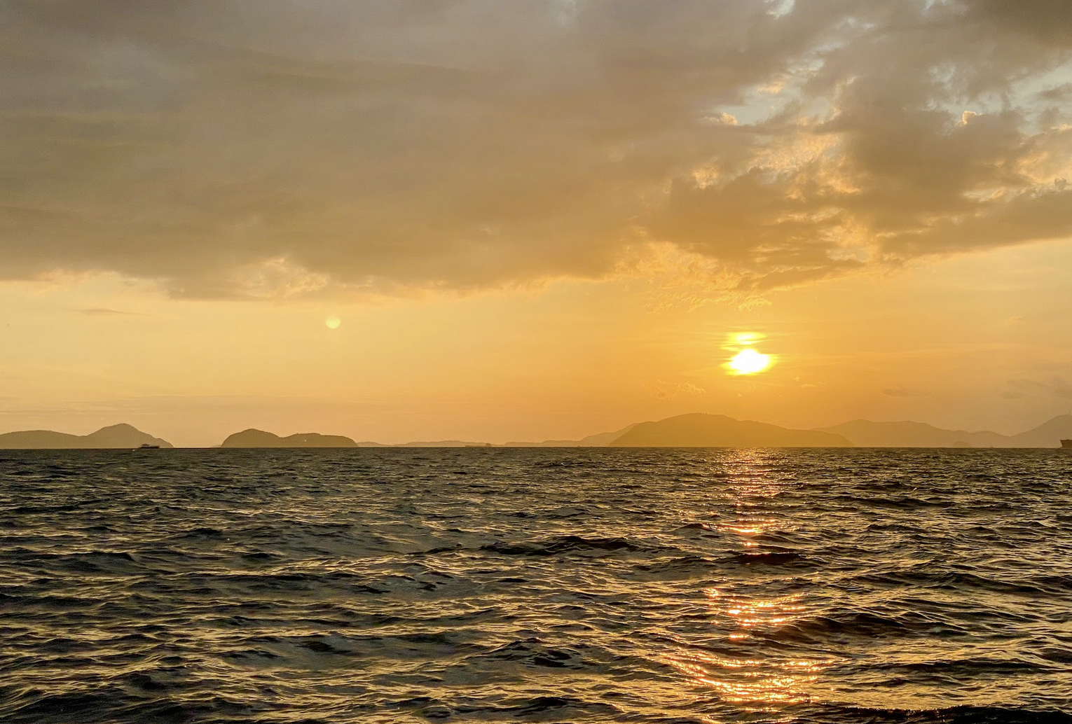 Lazy Phi Phi & Maiton sunset by Speed Catamaran